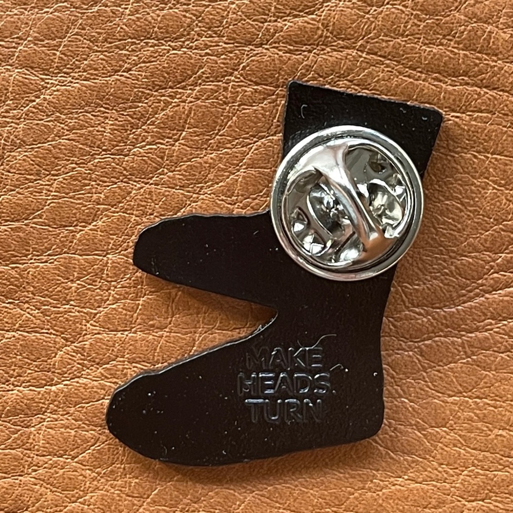 Socks Slippers Pin - Picture 3 of 3